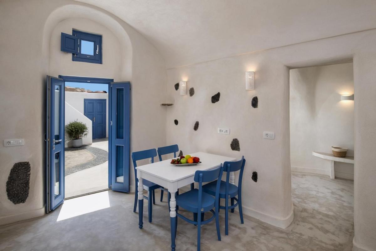 Gilbert'S Cave With Cave Jacuzzi Villa Megalochori  Bagian luar foto