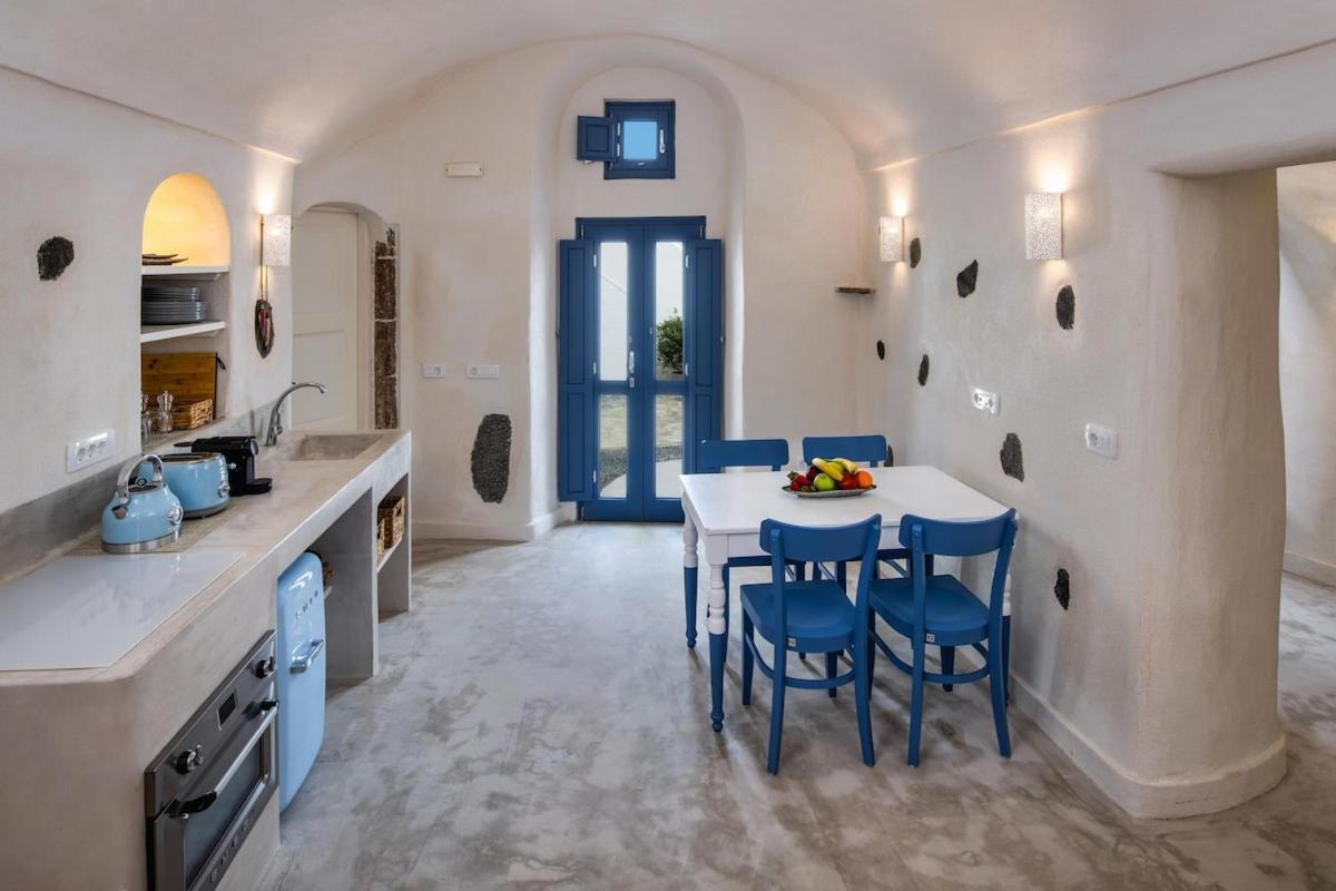 Gilbert'S Cave With Cave Jacuzzi Villa Megalochori  Bagian luar foto